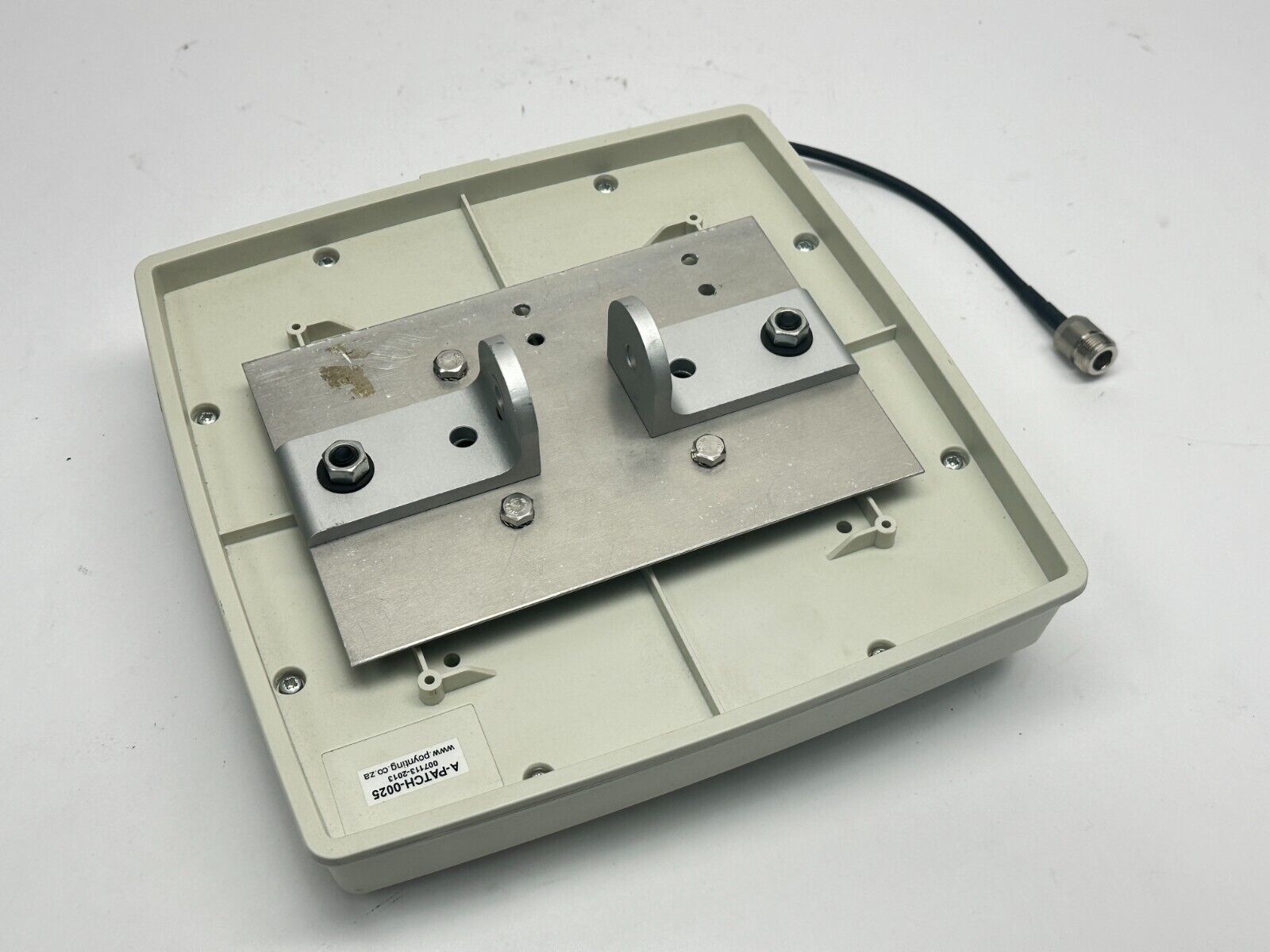 Poynting A-PATCH-0025 Unidirectional Circularly Polarized RFID Patch Antenna - Maverick Industrial Sales