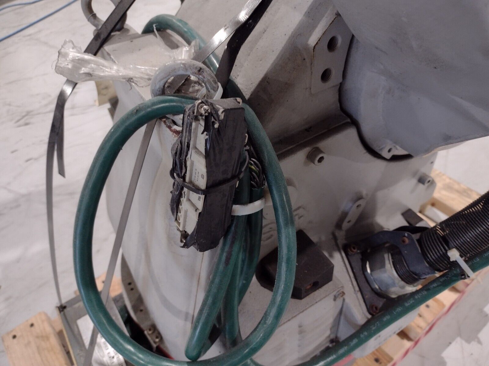 Motoman YR-UP 20-A02 Robotic Arm 20kg Payload S2M773-1-18 UP20 with Tool - Maverick Industrial Sales