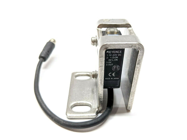 Keyence PZ-M62P Square Retro-Reflective Photoelectric Sensor w/ PZ-B61 Bracket - Maverick Industrial Sales