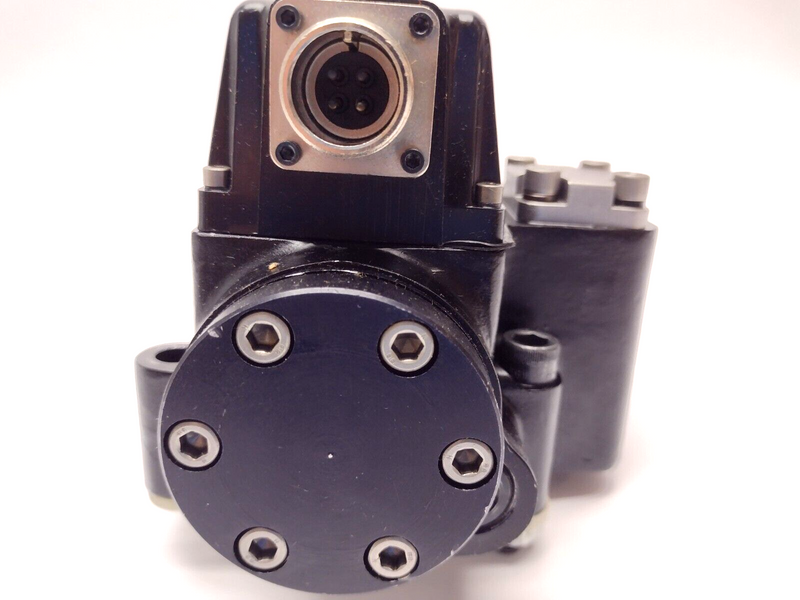 Moog 072-F162 Servo Valve 72 Series S22FOFM4VBH 3000 PSI - Maverick Industrial Sales