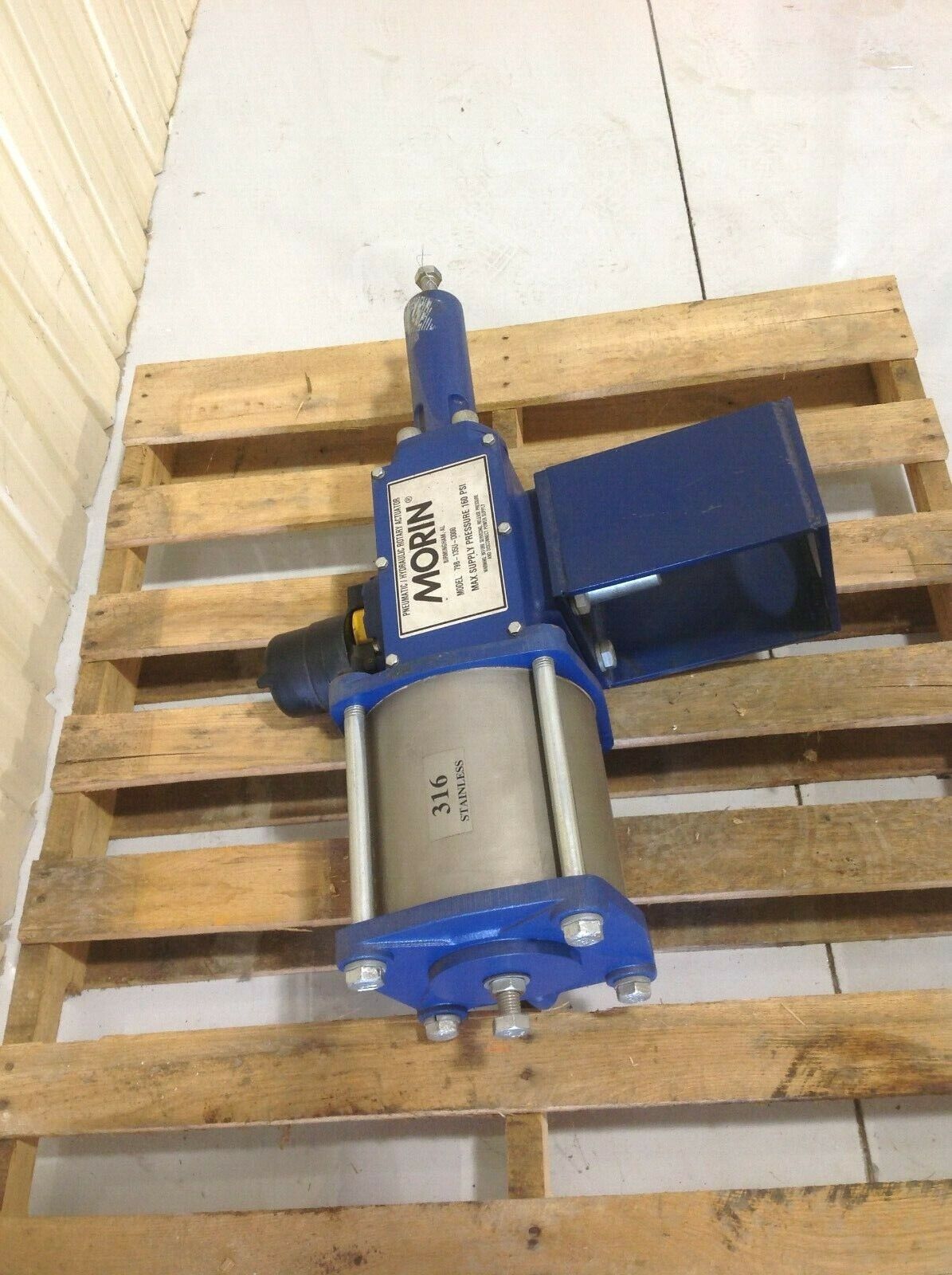 Morin 79B-135U-D000 Pneumatic / Hydraulic Rotary Actuator 160 Max PSI - Maverick Industrial Sales