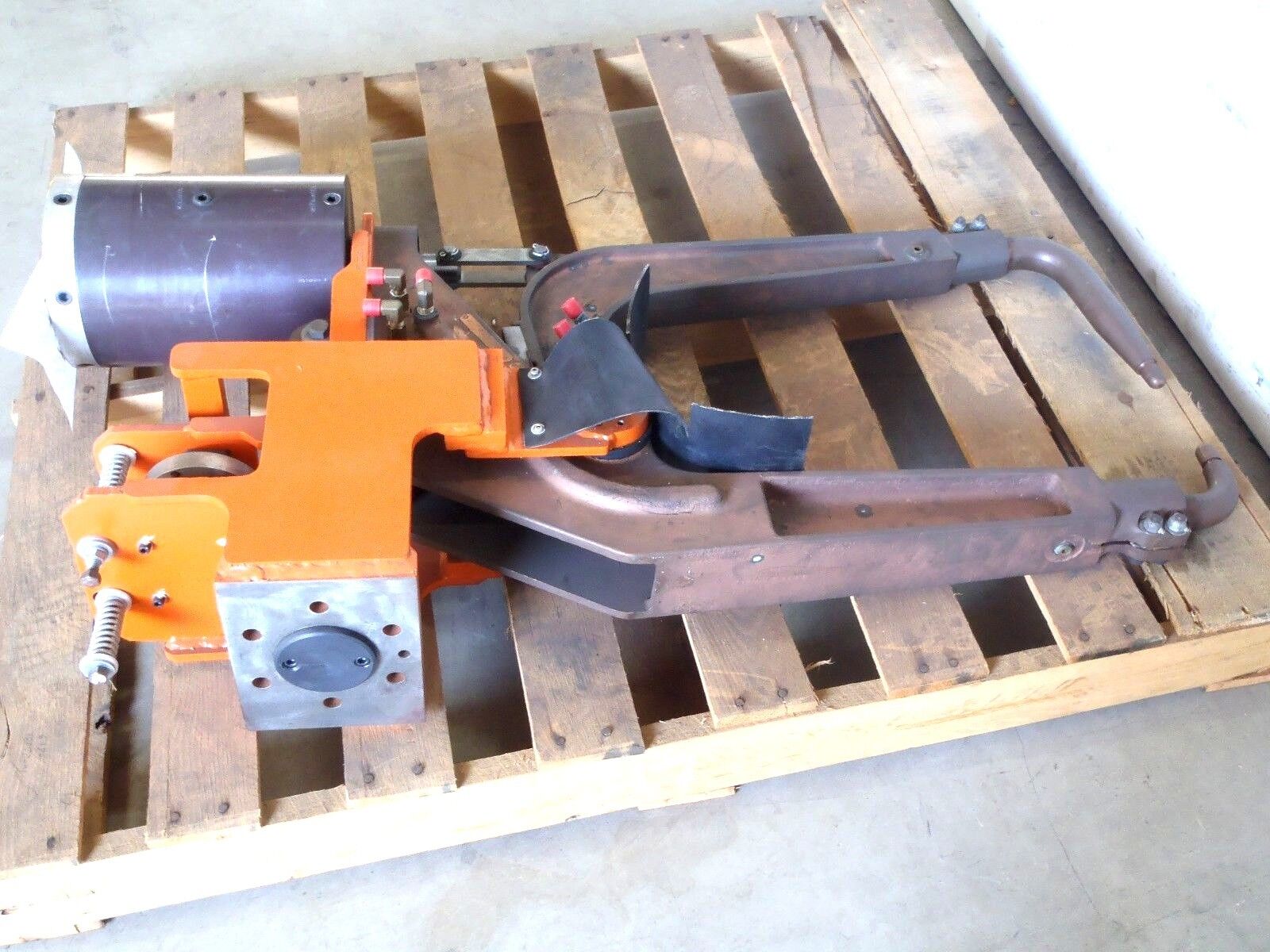 Milco MFG. 638-10172-01 Robot Pinch-Type Weld Gun ML-2603-08 Cylinder - Maverick Industrial Sales