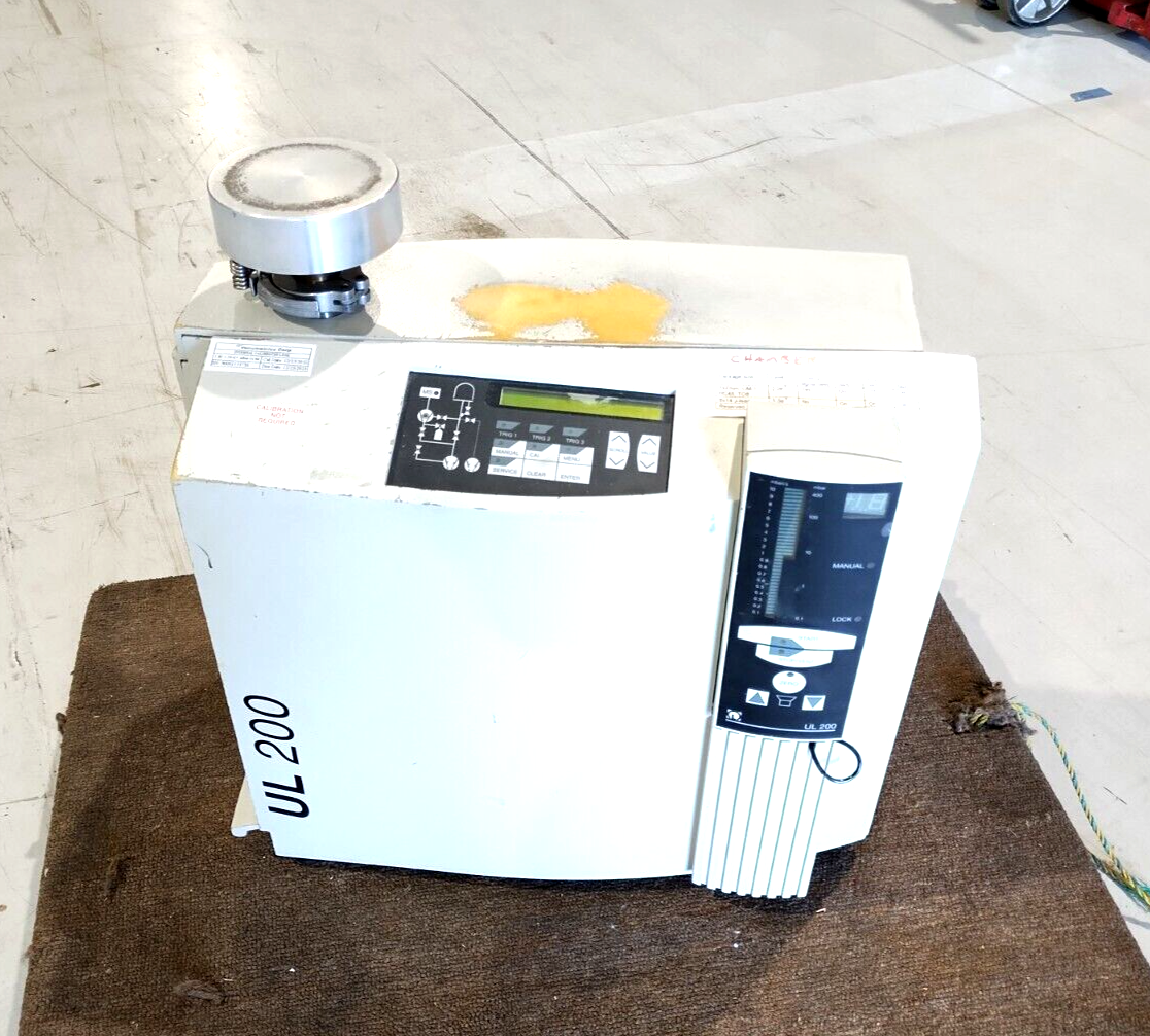 Leybold UL200 Bench Top Helium Leak Detector Last Cal 12/23/22 Cal Due 12/23/23 - Maverick Industrial Sales