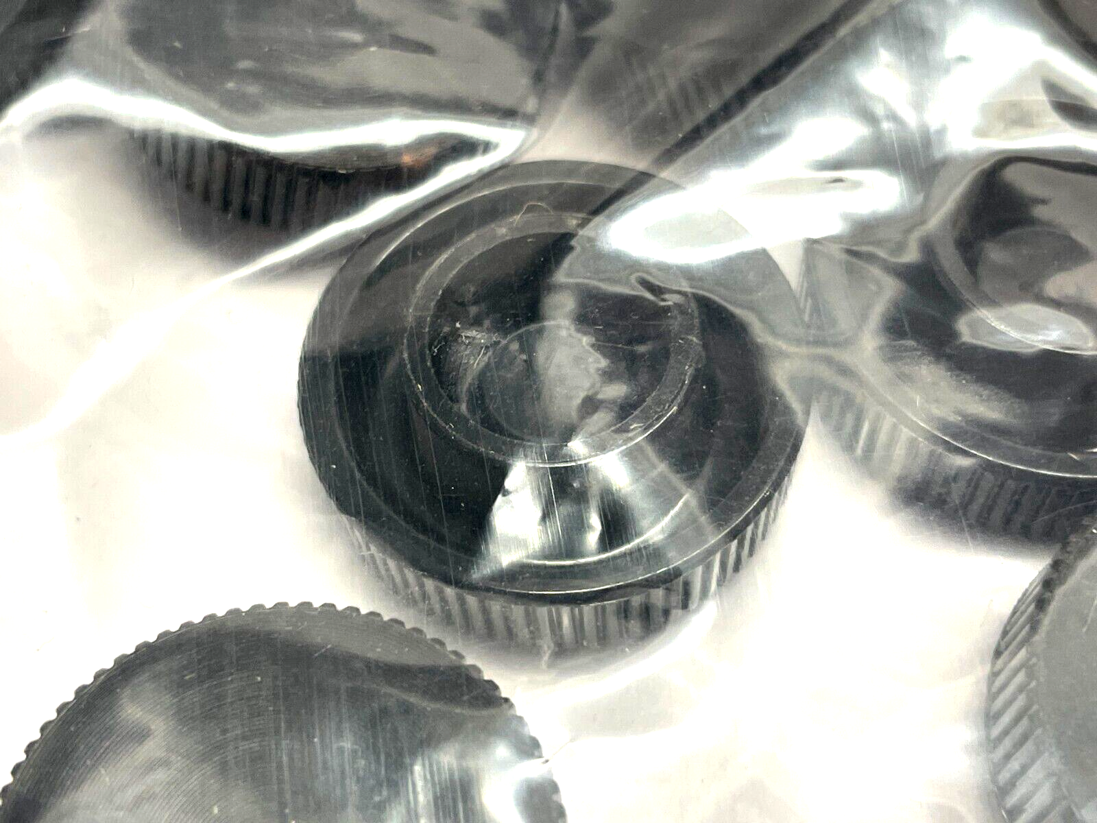 Plastic Thumb Screw Knurled Head 1" Head Dia. 21/64" Head Height LOT OF 40 - Maverick Industrial Sales