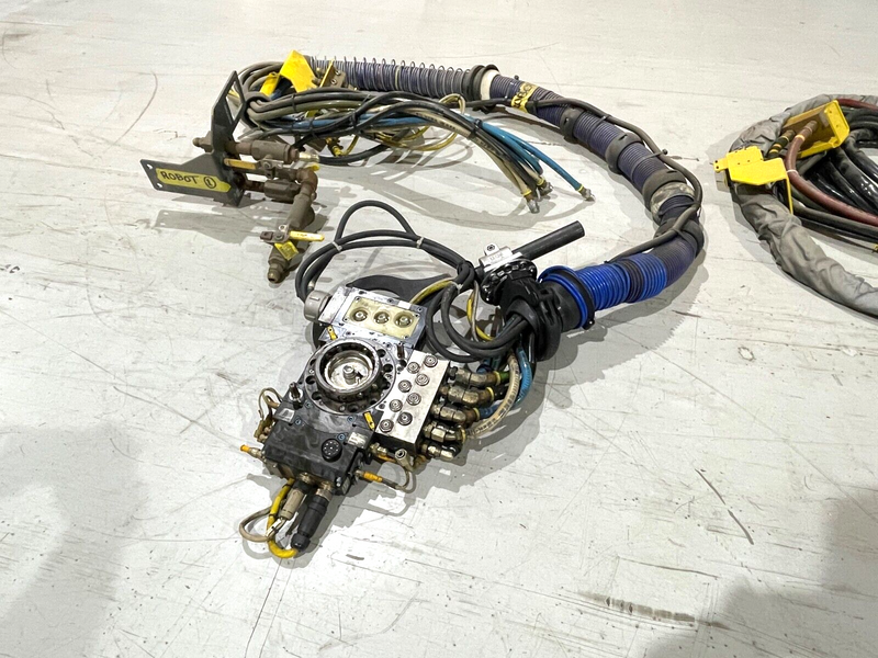 Leoni Weld Robot Cable Hose Management System w/ ATI JE2M Tool Changer, PA2M - Maverick Industrial Sales