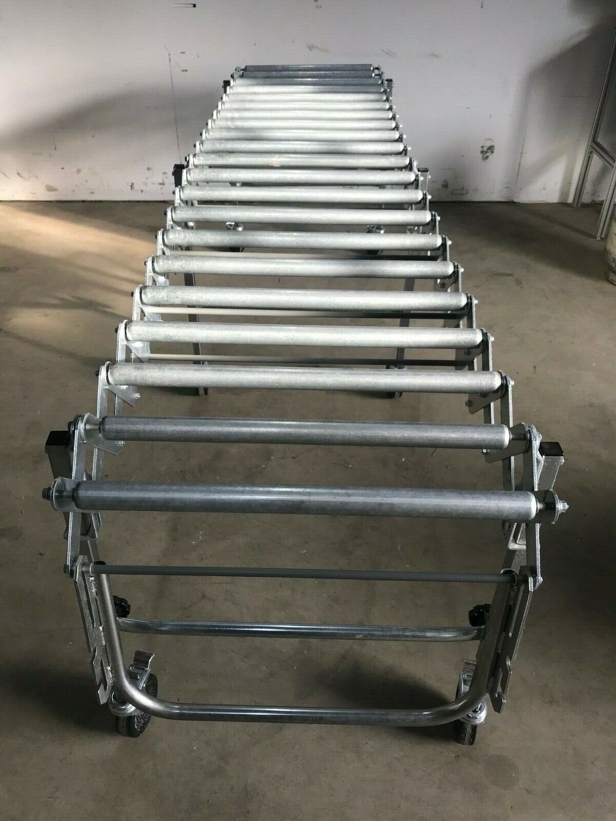 Nestaflex 226 Adjustable Height Flexible Accordion Conveyor 24" In Wide 9' Long - Maverick Industrial Sales