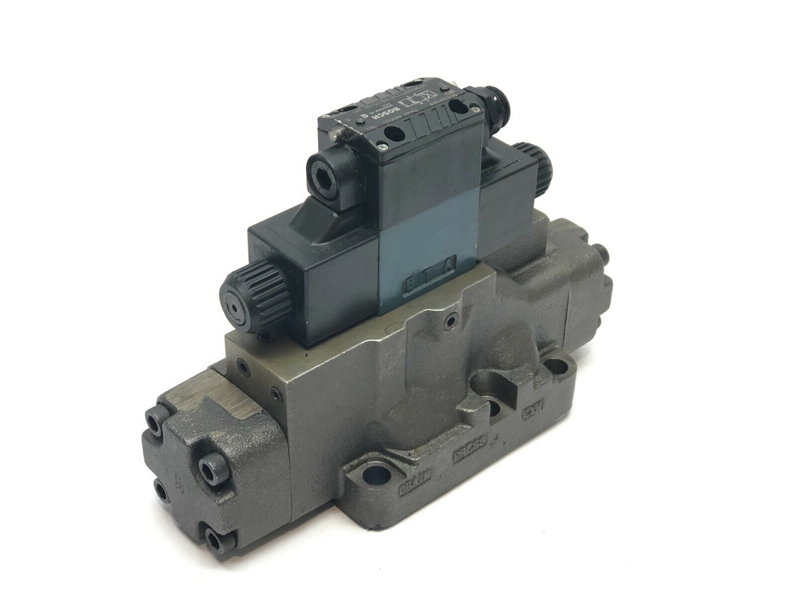 Bosch Rexroth 9810235550 Hydraulic Valve 081WV06P1V1001KE115/60 D51 - Maverick Industrial Sales