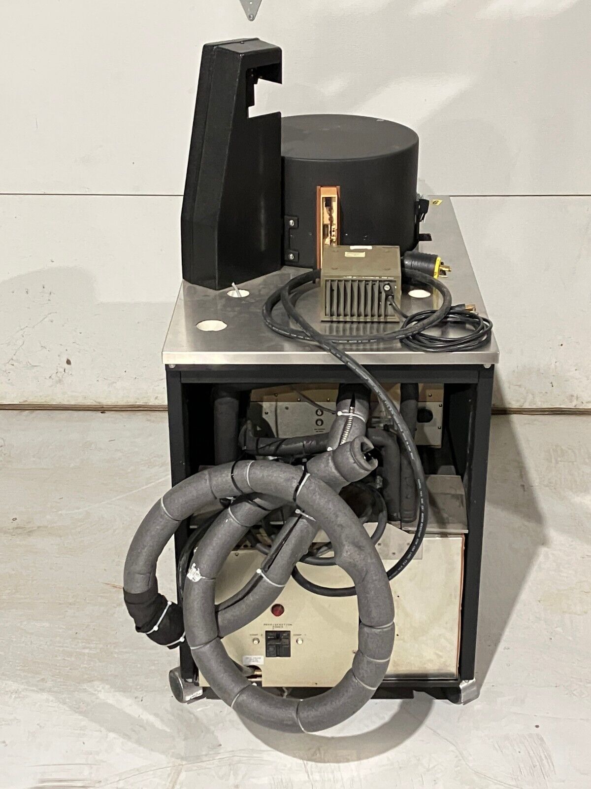 Saunders & Associates 4220A Chamber for Parametric Testing w/ HP 6214B - Maverick Industrial Sales