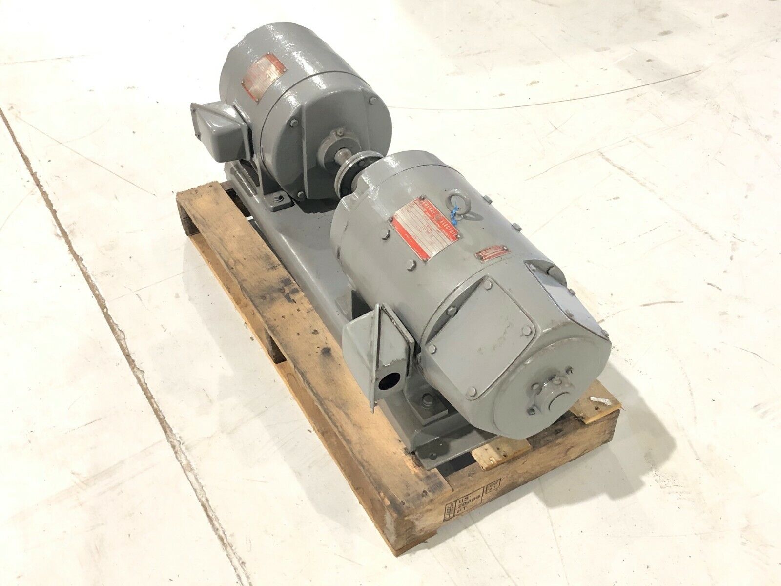 GE Triclad 5HP Electric Motor & Kinamatic Direct Current Generator 3KW 125V 24A - Maverick Industrial Sales